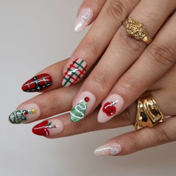 Twinkling_Lights_-_ErsaNails_PressOnNails_5 Twinkling_Lights_-_ErsaNails_PressOnNails_5