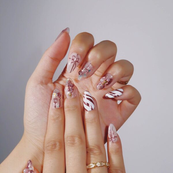 UndertheMistletoe-ErsaNailsPressOnNails_3 UndertheMistletoe-ErsaNailsPressOnNails_3